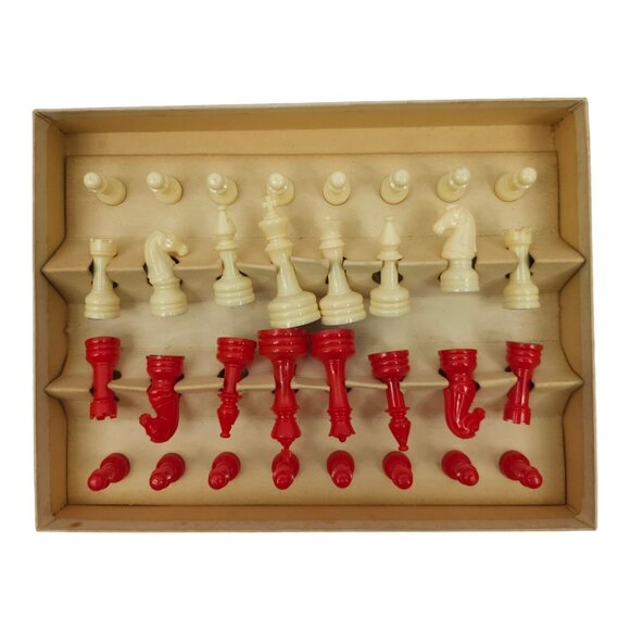 E S Lowe Co. Staunton Pattern Tournament Plastic Chessmen No. 809 Vintage 1945 - Picture 8 of 14